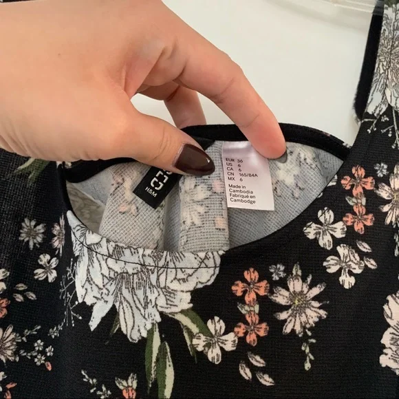 Dresses - Picture 2 of 8